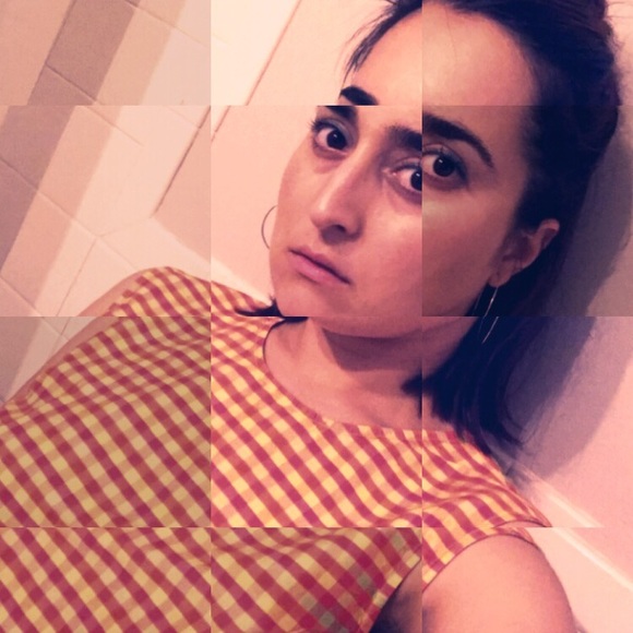 Meet your Posher, Nicole 🦀 - Picture 1 of 3